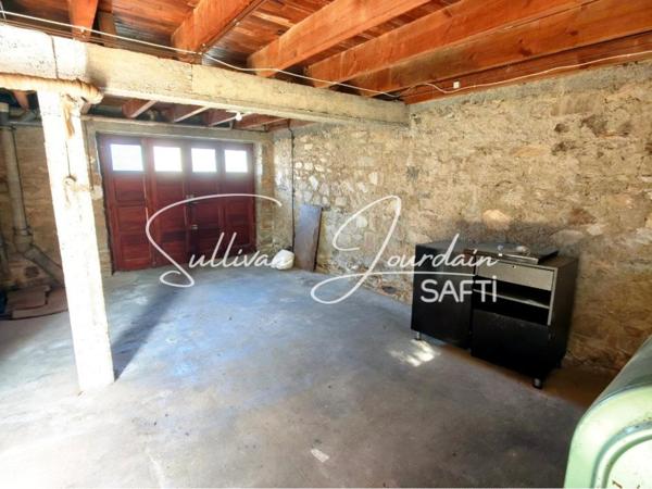 Maison à rénover proche des commodités.