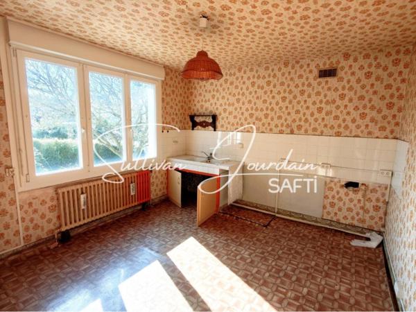 Maison à rénover proche des commodités.