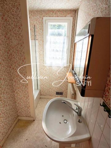 Maison à rénover proche des commodités.