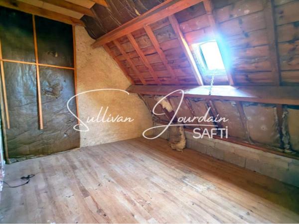 Maison à rénover proche des commodités.