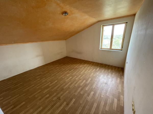 Vouneuil-sous-Biard (86580) MAISON 100 M2 AGRANDISSABLE AVEC GRANGE 80 M2 SUR 2 NIVEAUX