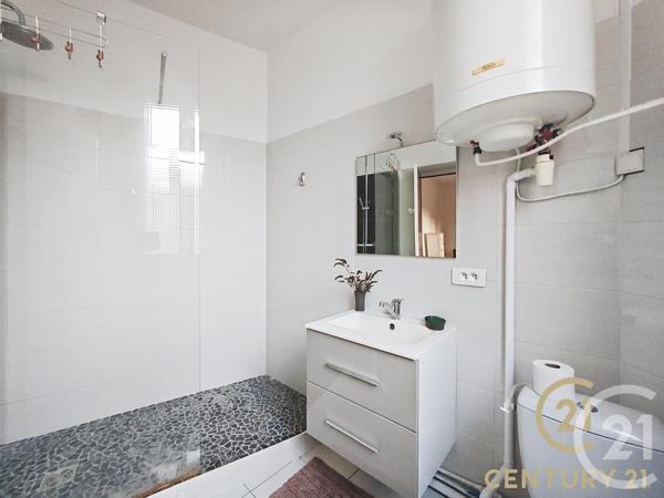 Appartement F3 à vendre  3 pièces - 74 m 2   ANGOULEME  - 16