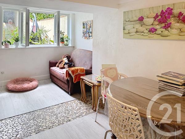 Appartement F3 à vendre  3 pièces - 74 m 2   ANGOULEME  - 16