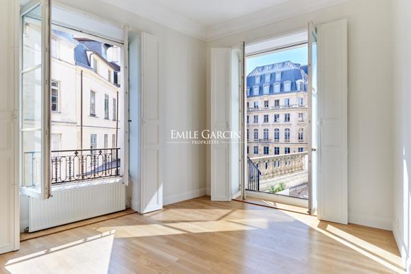 Location vide- Paris 75002 - Appartement 5  pièces, 154 m2 - terrasse de 80m2- Bourse