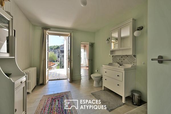 Maison coeur de village 279 m2 avec terrasses, vue et garage
