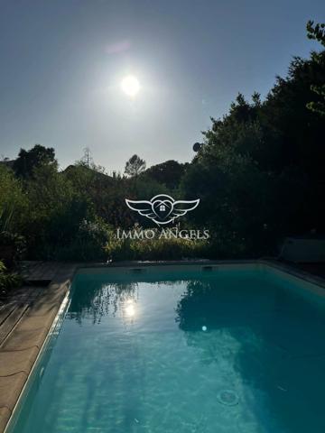 Villa de plain-pied avec piscine