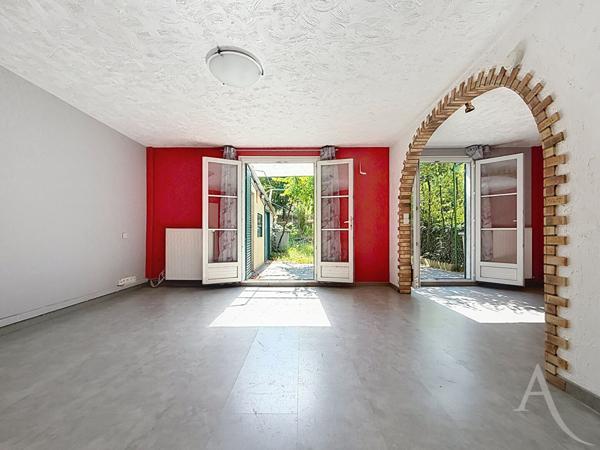 Maison Mantes La Ville 5 pièce(s) 102 m2 - 3 Chambres -jardin - garage