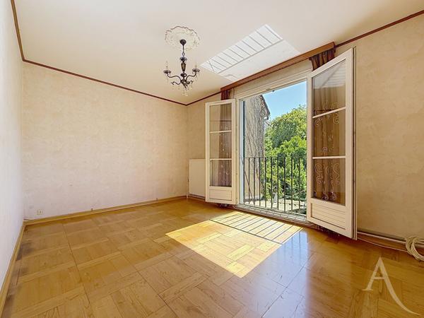 Maison Mantes La Ville 5 pièce(s) 102 m2 - 3 Chambres -jardin - garage