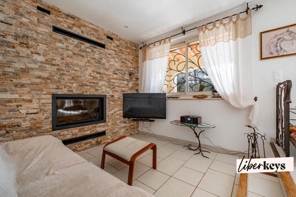 Un hectare de liberté : villa de 160 m² avec salle de cinéma privée.