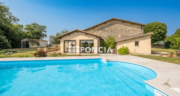 À vendre Maison 9 pièces 409 m² - Ambès 33810