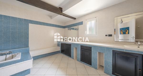 À vendre Maison 9 pièces 409 m² - Ambès 33810
