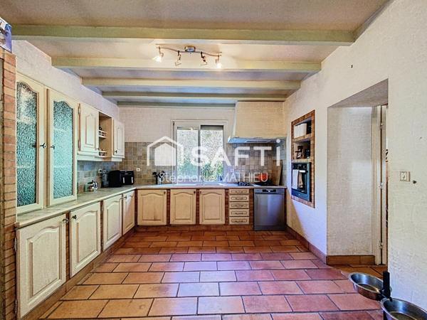 Villa avec piscine et parc arboré