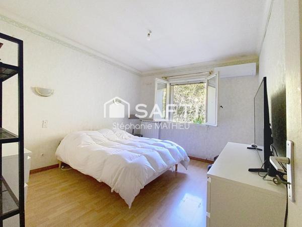 Villa avec piscine et parc arboré