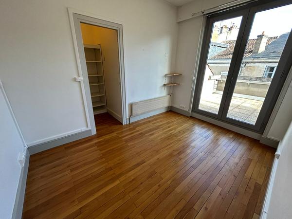 T4 Poitiers – Centre-Ville – 134.34 m2