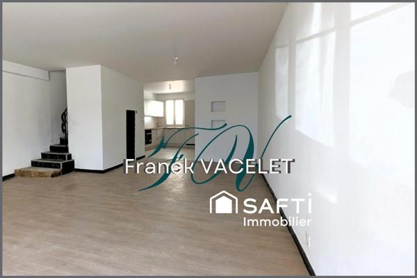 Maison en pierre rénovée avec terrasse au cœur de ville