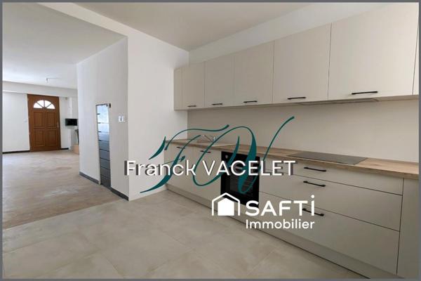 Maison en pierre rénovée avec terrasse au cœur de ville