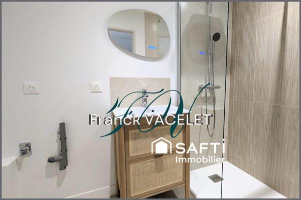 Maison en pierre rénovée avec terrasse au cœur de ville