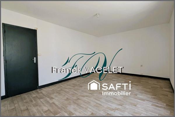 Maison en pierre rénovée avec terrasse au cœur de ville