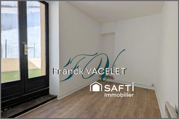 Maison en pierre rénovée avec terrasse au cœur de ville