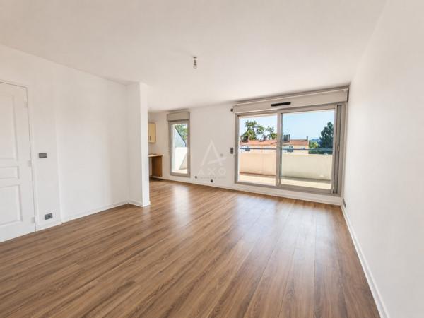 COUP DE COEUR ! T2 de 49 m² au calme avec terrasse d’angle de 23 m² - Vue Pyrénées