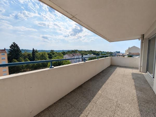 COUP DE COEUR ! T2 de 49 m² au calme avec terrasse d’angle de 23 m² - Vue Pyrénées