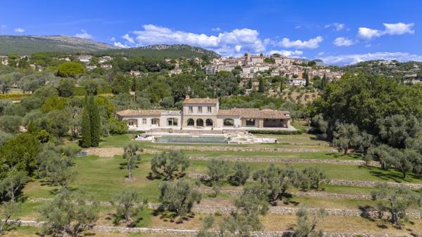 Luxueuse propriété avec vue mer panoramique.