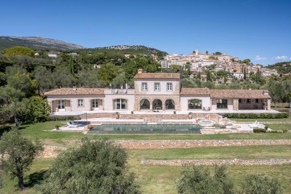 Luxueuse propriété avec vue mer panoramique.
