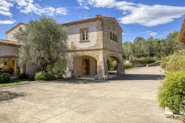 Luxueuse propriété avec vue mer panoramique.