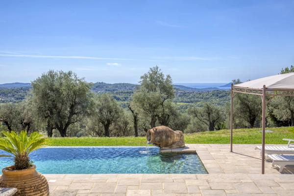 Luxueuse propriété avec vue mer panoramique.