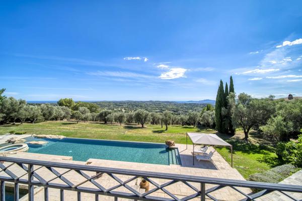 Luxueuse propriété avec vue mer panoramique.
