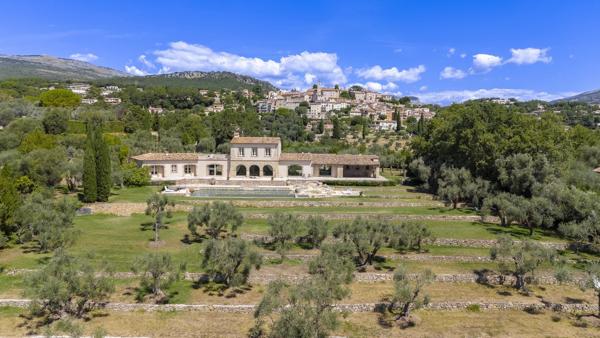 Luxueuse propriété avec vue mer panoramique.