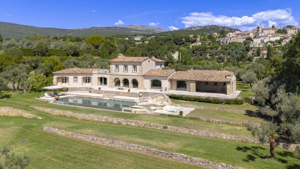 Luxueuse propriété avec vue mer panoramique.