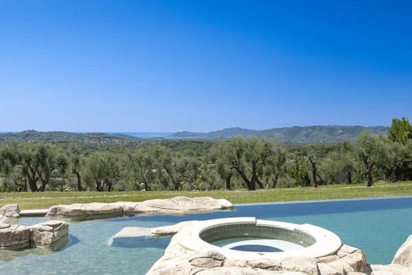 Luxueuse propriété avec vue mer panoramique.