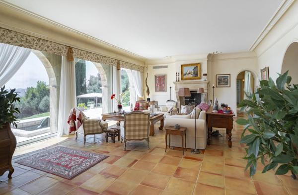 Luxueuse propriété avec vue mer panoramique.