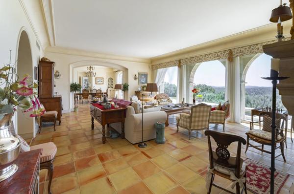 Luxueuse propriété avec vue mer panoramique.