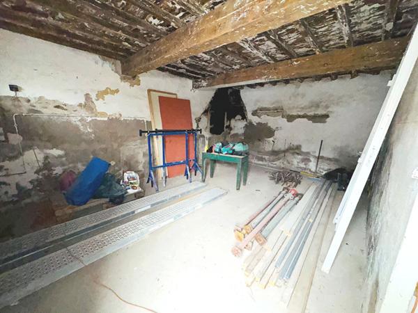 À VENDRE CABESTANY ANCIENNE MAISON DE VILLAGE DISTRIBUANT 2 PLATEAUX DE 29 M²