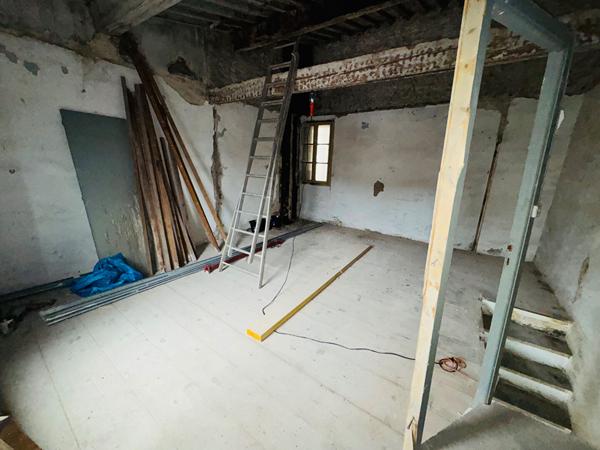 À VENDRE CABESTANY ANCIENNE MAISON DE VILLAGE DISTRIBUANT 2 PLATEAUX DE 29 M²