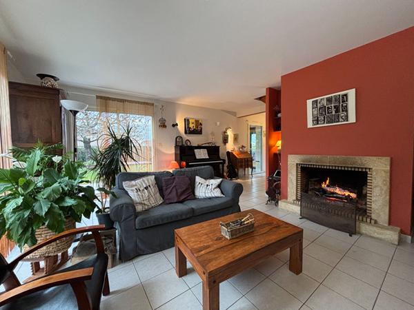 Maison familiale sur Cholet avec jardin clos, véranda et dépendances