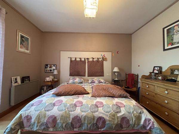 Maison familiale sur Cholet avec jardin clos, véranda et dépendances