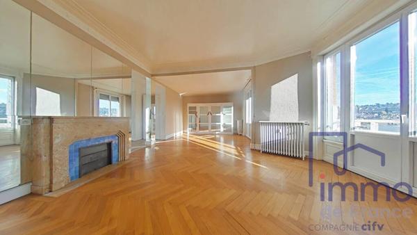 T3 dans bel immeuble art déco