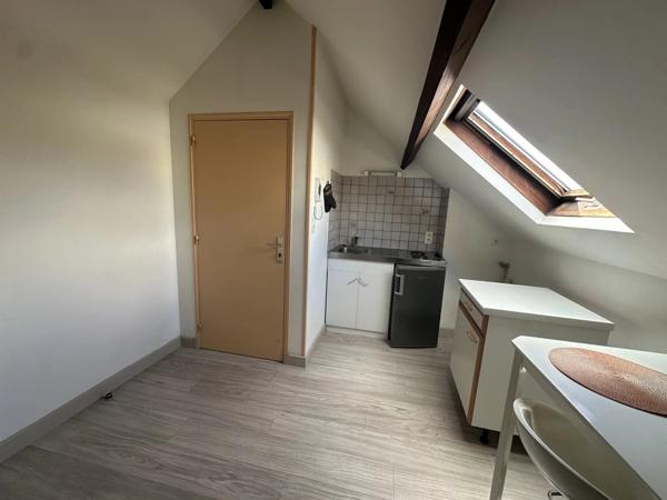 Location                                                      Appartement
                        
                     1 pièces                      17 m2                     à Saint-Quentin