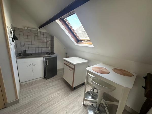 Location                                                      Appartement
                        
                     1 pièces                      17 m2                     à Saint-Quentin