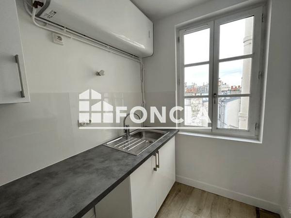 Location Appartement 2 pièces 31.4 m² - 6/8 RUE EUGENE VARLIN Paris 75010