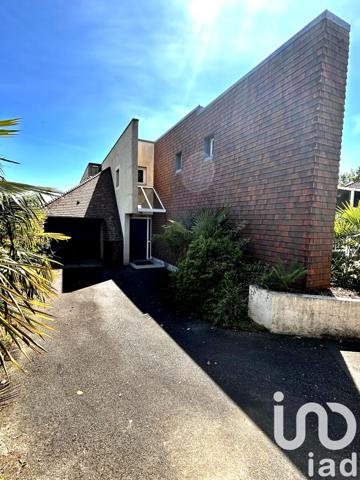 Maison à vendre 10 pièces 250 m² Lons