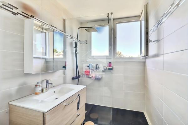 EN EXCLUSIVITE - A VENDRE - T3 DE 68 M² VENDU LOUÉ MEUBLÉ - proche IUT St Jérôme