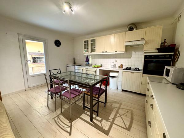 Maison La Roque D Antheron 8 pièce(s) 233 m2