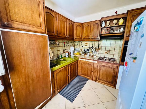 Maison La Roque D Antheron 8 pièce(s) 233 m2