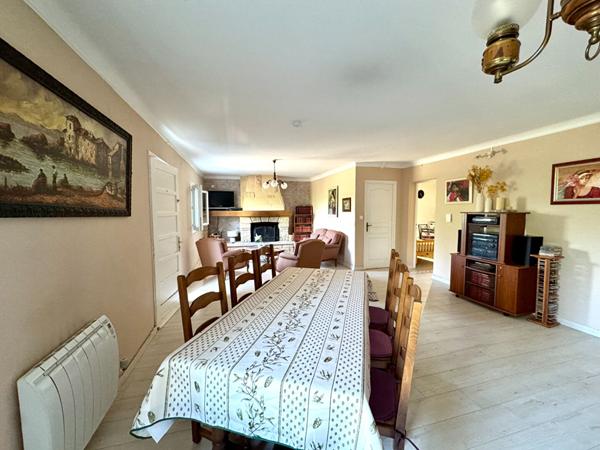 Maison La Roque D Antheron 8 pièce(s) 233 m2