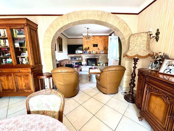 Maison La Roque D Antheron 8 pièce(s) 233 m2