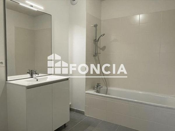 Location Appartement 3 pièces 67.2 m² - 4 RUE DU 13 JUILLET 1972 Le Pont De Claix 38800